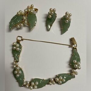 Ming’s Elegant Jade Green and 14kt Gold Leaf Jewelry Set with Akoyo Pearls